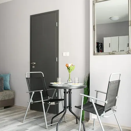 Koezponti, Jol Felszerelt Apartman Terasszal Apartmán