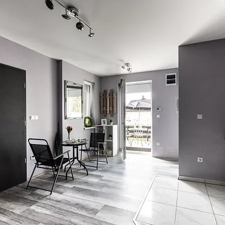 Koezponti, Jol Felszerelt Apartman Terasszal *