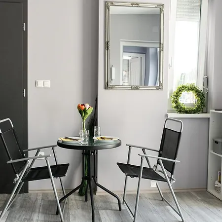 Koezponti, Jol Felszerelt Apartman Terasszal *
