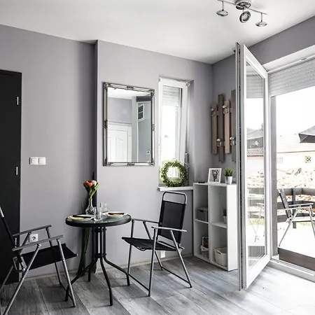 Apartmán Koezponti, Jol Felszerelt Apartman Terasszal