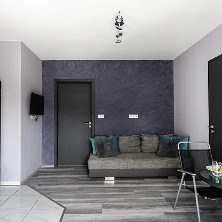 Koezponti, Jol Felszerelt Apartman Terasszal Apartmán *