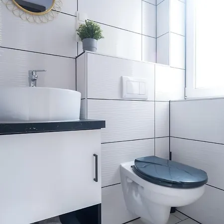 Koezponti, Jol Felszerelt Apartman Terasszal